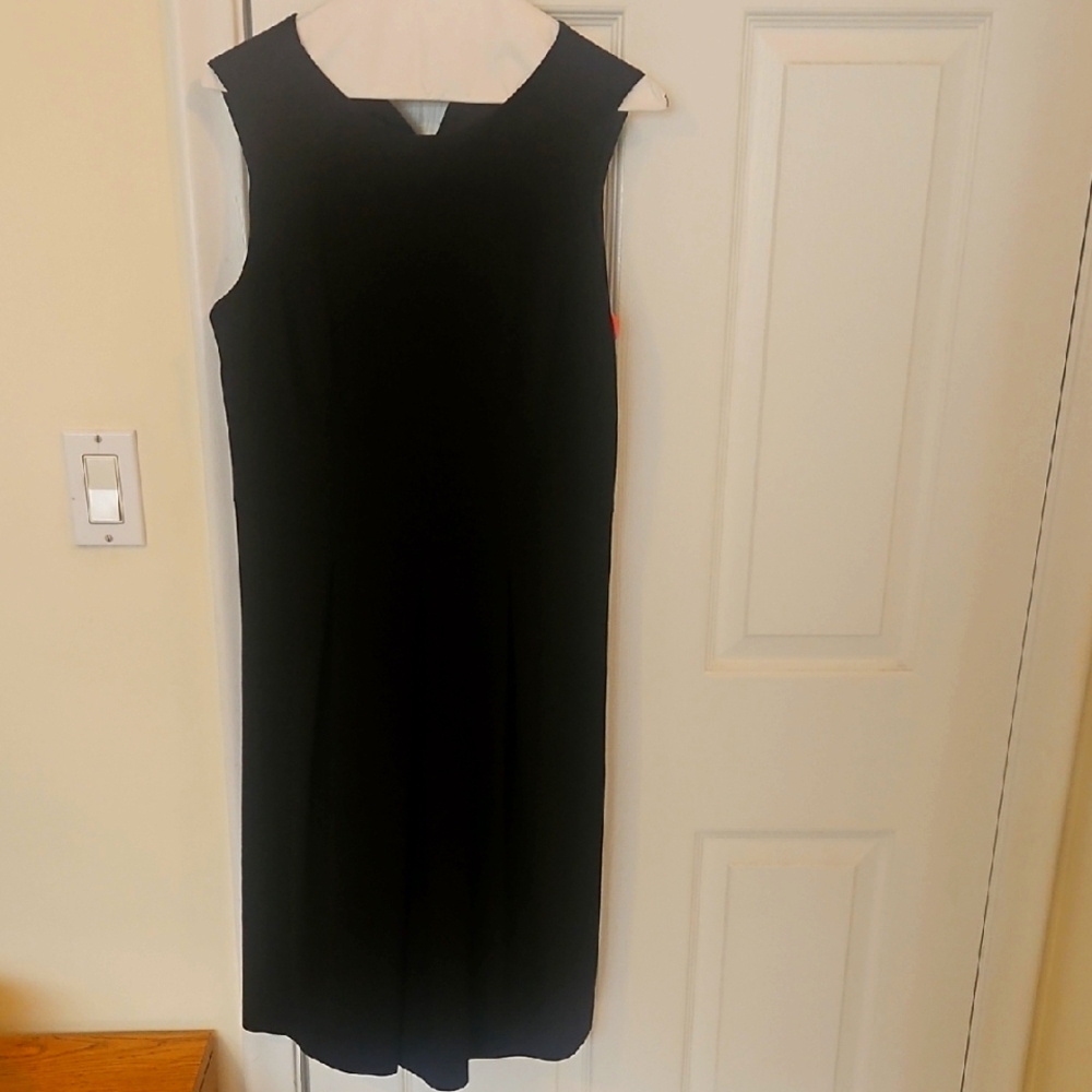 Size 4 ADRIENNE Vittadini Black Sleeveless Dress